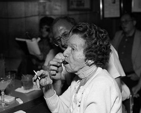 《Cherry, Nye’s Polonaise Room, Minneapolis, Minnesota》〈Looking for Love〉より　1995年　作家蔵　ⓒAlec Soth