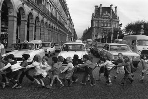 リヴォリ通りのスモック姿の子供たち、1978年