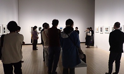 「遠い窓へ 日本の新進作家 vol. 22」展 ギャラリートークの様子