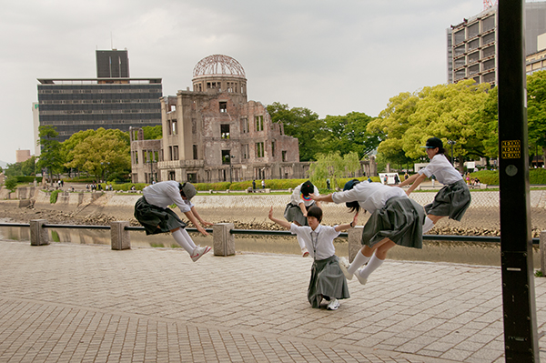 藤岡亜弥〈川はゆく〉より　2013–2017年　発色現像方式印画　東京都写真美術館蔵 