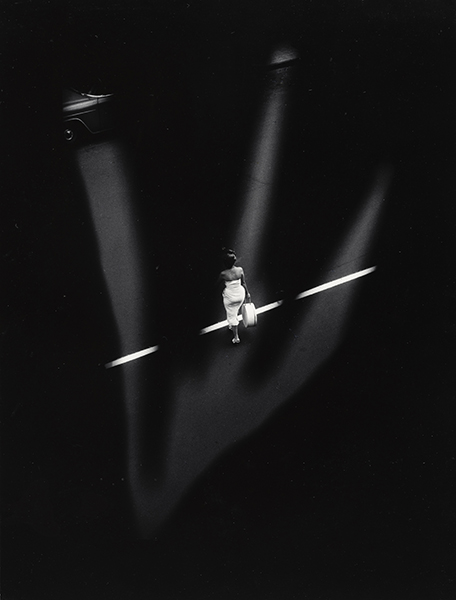 W. ユージン・スミス〈私の窓から時々見ると...（As from My Window）〉より 1958年頃 東京都写真美術館蔵　&copy;1958, 2025 The Heirs of W. Eugene Smith