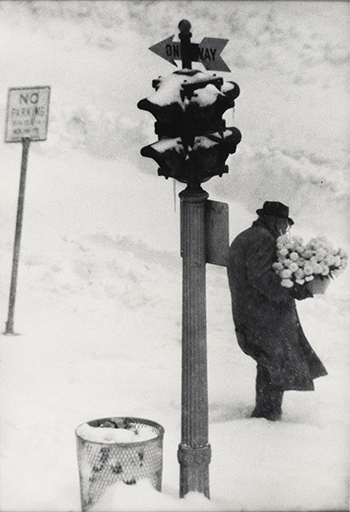 W. ユージン・スミス〈私の窓から時々見ると&hellip;（As From My Window）〉より 1958年頃 東京都写真美術館蔵 &copy;1958, 2025 The Heirs of W. Eugene Smith