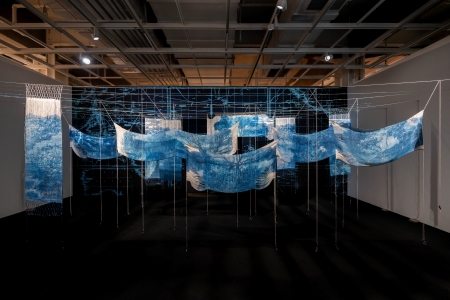 呉夏枝《海鳥たちの庭》2022年　作家蔵　@Haji Oh Photo courtesy of CHAT (Centre for Heritage, Arts and Textile), Hong Kong