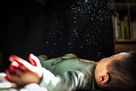 齋藤陽道《星の情景》〈せかいさがし〉より 2019年 発色現像方式印画 東京都写真美術館蔵 齋藤陽道《星の情景》〈せかいさがし〉より 2019年 発色現像方式印画 東京都写真美術館蔵