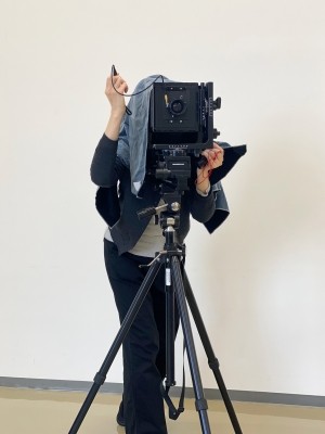 4×5カメラで撮影している様子
