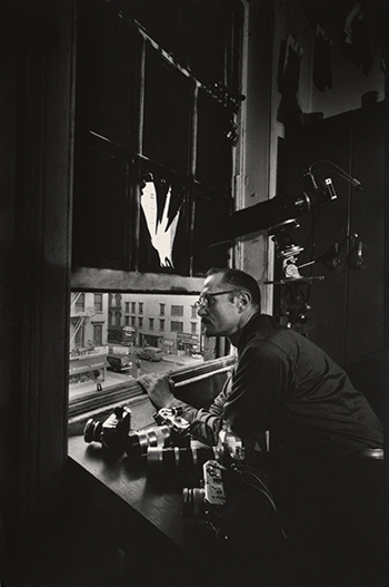 W. ユージン・スミス《セルフ・ポートレイト》1957年頃 Center for Creative Photography, The University of Arizona: W. Eugene Smith Archive蔵 ©1957, 2025 by The Heirs of W. Eugene Smith